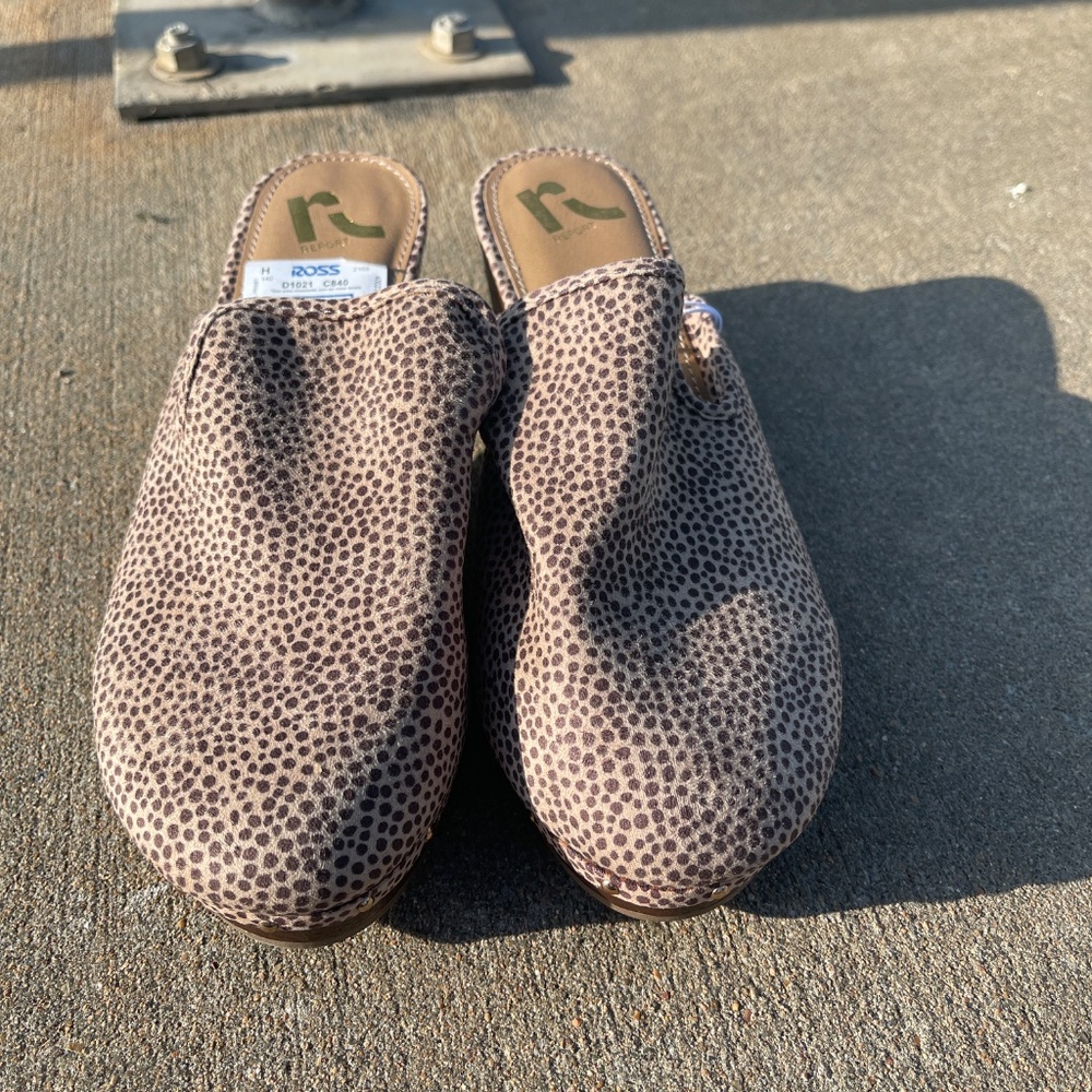 Clogs - Picture 2 of 2